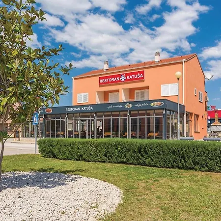 Apartman Beautiful In Biograd With Kitchen Biograd na Moru