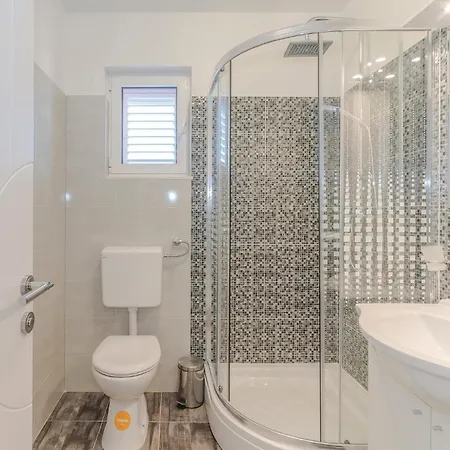Apartman Beautiful In Biograd With Kitchen Biograd na Moru